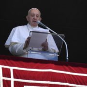 Папа присвятив недільну молитву припиненню агресії на сході України (відео)