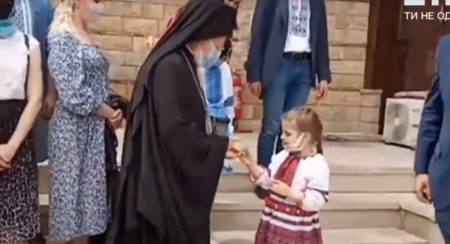 На Великдень Вселенський патріарх дарував українським дітям писанки