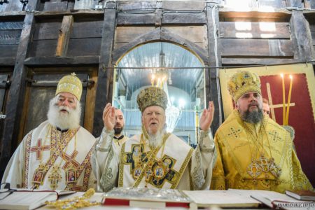 Очолювана трьома Предстоятелями Божественна літургія звершена в Успенському храмі на о. Імврос