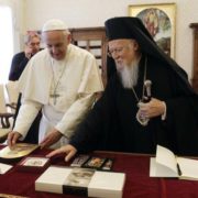 Вселенський патріарх зустрінеться у Ватикані з папою Франциском та виступить на конференції з питань світової політики в ОАЕ