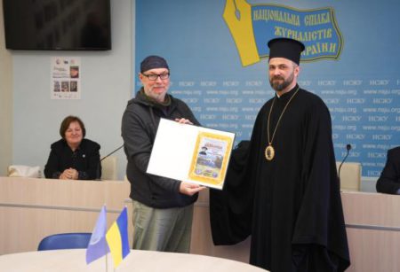 Екзарх Вселенського Патріарха вручив фотожурналісту Максиму Рітусу міжнародну мистецьку премію
