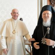 Вселенський та Александрійський патріархи висловили співчуття з приводу землетрусу на Криті