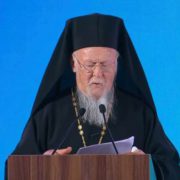 Ієрарх Вселенського Патріархату: Ми не можемо викинути братів-росіян із наших молитов
