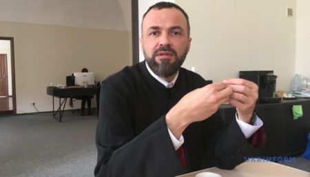 «Не можу стверджувати, чи апостол Андрій тут був, але тепер він тут точно є». Розмова за кавою з патріаршим екзархом