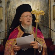 Богородиця завершить війну в Україні і покриє український народ її божественним покровом – Вселенський патріарх