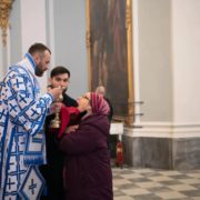 «Коли ми причащаємось, Бог вселяється в нас всередині», – єпископ Команський Михаїл