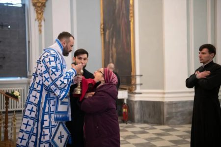 «Коли ми причащаємось, Бог вселяється в нас всередині», – єпископ Команський Михаїл