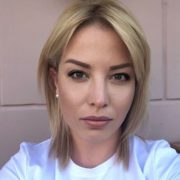 Анна Позднякова не зламається, бо смуток і розпач над нею не владні – Олег Володарський