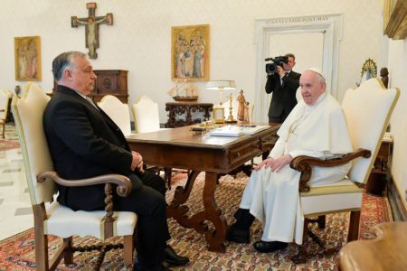 Папа Римський після спілкування з Орбаном: путін планує завершити війну 9 травня