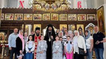 Екзарх Вселенського патріарха в Україні єпископ Михаїл помолився за Україну в храмі міста Нововолинськ