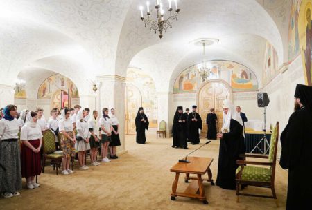 «Ви всі – чада РПЦ». Кирило «проповідував» українським дітям-біженцям (відео)