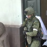«Так само грабували нацисти»: у Маріуполі окупанти викрали з музеїв усі цінні експонати — міськрада