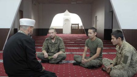 Духовний фронт України: Бесіда Муфтія Криму з полоненими-військовослужбовцями рф в мечеті м. Києва