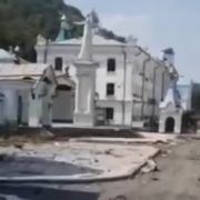 Поблизу Святогірська точаться бої, у Лаврі залишаються 450 осіб — голова ВЦА