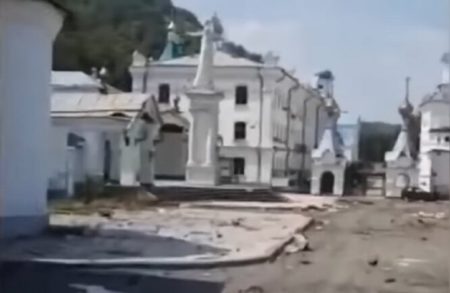 Поблизу Святогірська точаться бої, у Лаврі залишаються 450 осіб — голова ВЦА