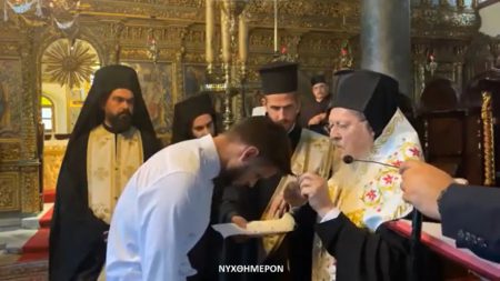 Вселенський патріарх на Фанарі постриг в іноки українця (відео)