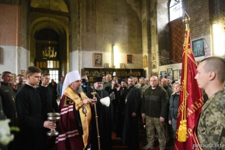 У Харкові Митрополит Епіфаній освятив бойове знамено 127-ї бригади