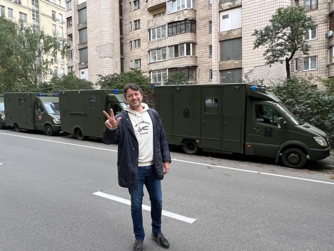 Фонд Сергія Притули закупив для фронту три евакуаційних авто