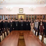 На Харківщині у катівні окупантів знайшли ікони, видряпані полоненими на стіні