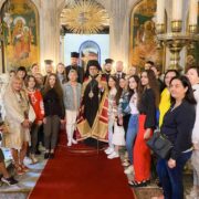 На Покрови митрополит ПЦУ молився з українською громадою в Стамбулі