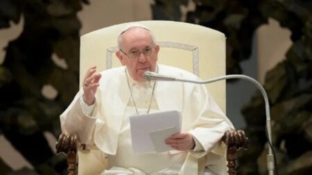 Папа Римський закликав Путіна припинити війну і звернувся до Зеленського