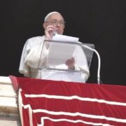 Папа Римський запросив єднатися з ним у вівторок в молитві за мир в Україні та світі