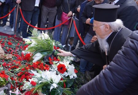 Вселенський патріарх на місці вибуху в Перані￼