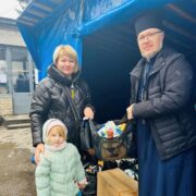 Вселенський Патріарх Варфоломій вчергове передав допомогу вимушеним переселенцям