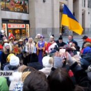 Всеукраїнський хресний хід з мощами святих воїнів за мир в Україні проходить на Харківщині та Донеччині