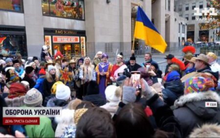 <strong>Ініціатор – УПЦ США: Українці влаштували коляду і вертеп під головною ялинкою Нью-Йорка</strong>