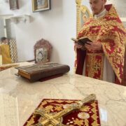 Президентові України передали Вифлеємський вогонь миру