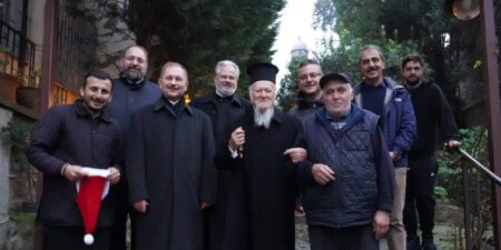 Вселенський патріарх прибув у Босфор