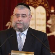 Колишній головний рабин Москви закликав євреїв покинути Росію