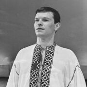 19 грудня, потрапивши під мінометний обстріл, загинув Заслужений артист України Сергій Шкварченко