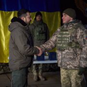 У День ЗСУ Президент зустрівся з українськими військовими на Донбасі та вручив їм державні нагороди
