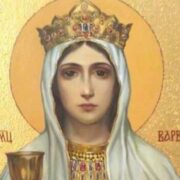 <strong>У светрі гірчичного відтінку і улюблених сережках-півниках: Олена Зеленська прочитала дітям книжку у лікарні</strong>