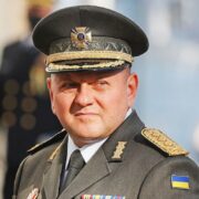 Головний солдат України керує армією, відмінною від російської