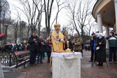 Святійший Патріарх Філарет помолився за упокій загиблих Героїв Крут