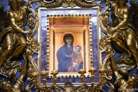Молитва за Україну перед іконою «Спасіння римського народу»
