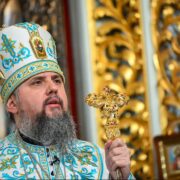 З Вахтангом Кікабідзе попрощалися у Грузії: труну з актором прикрасили українським прапором