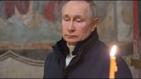 <strong>Один серед церкви: подібно, що путіна відспівали при житті</strong>