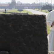 У Ставропігії Вселенського Патріархату в Україні презентували перше в новітній історії Євангеліє-Апракос українською