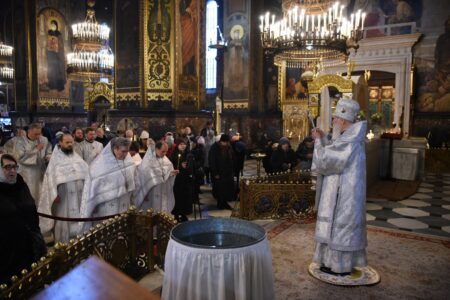 Патріарх Філарет висловив співчуття родинам загиблих у авіакатастрофі та закликав до молитви за спокій їх душ