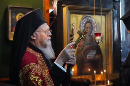 <strong>Вселенський патріарх відсвяткував Різдво за юліанським календарем з російськомовною парафією міста</strong>