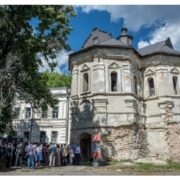 З'явилися вражаючі фото гігантського смітника на місці музею Мазепи у Лаврі