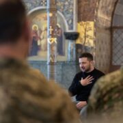 Президент Володимир Зеленський зустрівся з капеланами, які підтримують військових на передовій: важливість їхньої місії та питання розвитку служби капеланства у Збройних Силах.