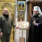 Митрополит Олександр передав примірник факсимільного видання Пересопницького Євангелія для благодійної виставки-аукціону на потреби ЗСУ