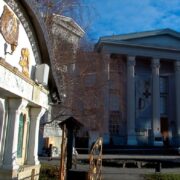 Незаконна забудова: суд зобов'язав знести каплицю УПЦ мп біля Десятинної церкви – подробиці