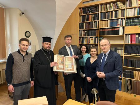 Національний інститут Оссолінських отримав в подарунок Пересопницьке Євангеліє від України