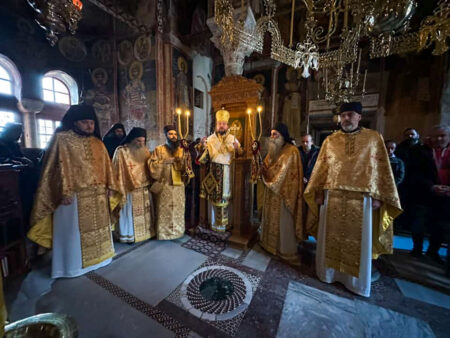 Звершення Божественної літургії на горі Афон: молитви за Україну та спільна молитва перед святинями
